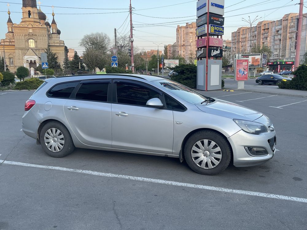 Opel Astra J 2013 рік 1,7 дизель