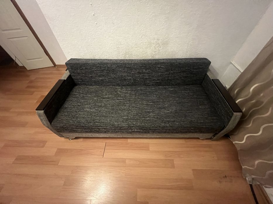 Розкладний диван б/у 210х70см. Продаж можливий після 18.11!!!