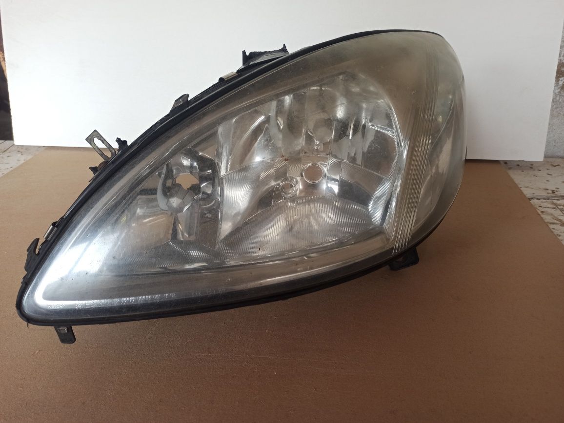 Lampy przednie Mercedes Vito 2010