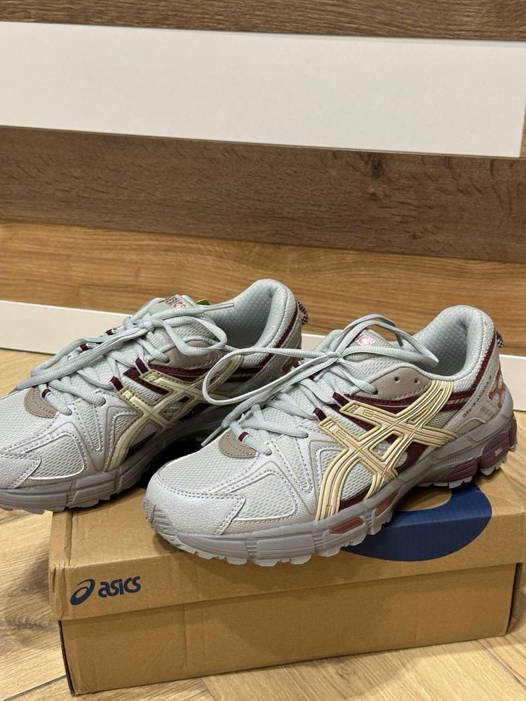 Asics кросівки