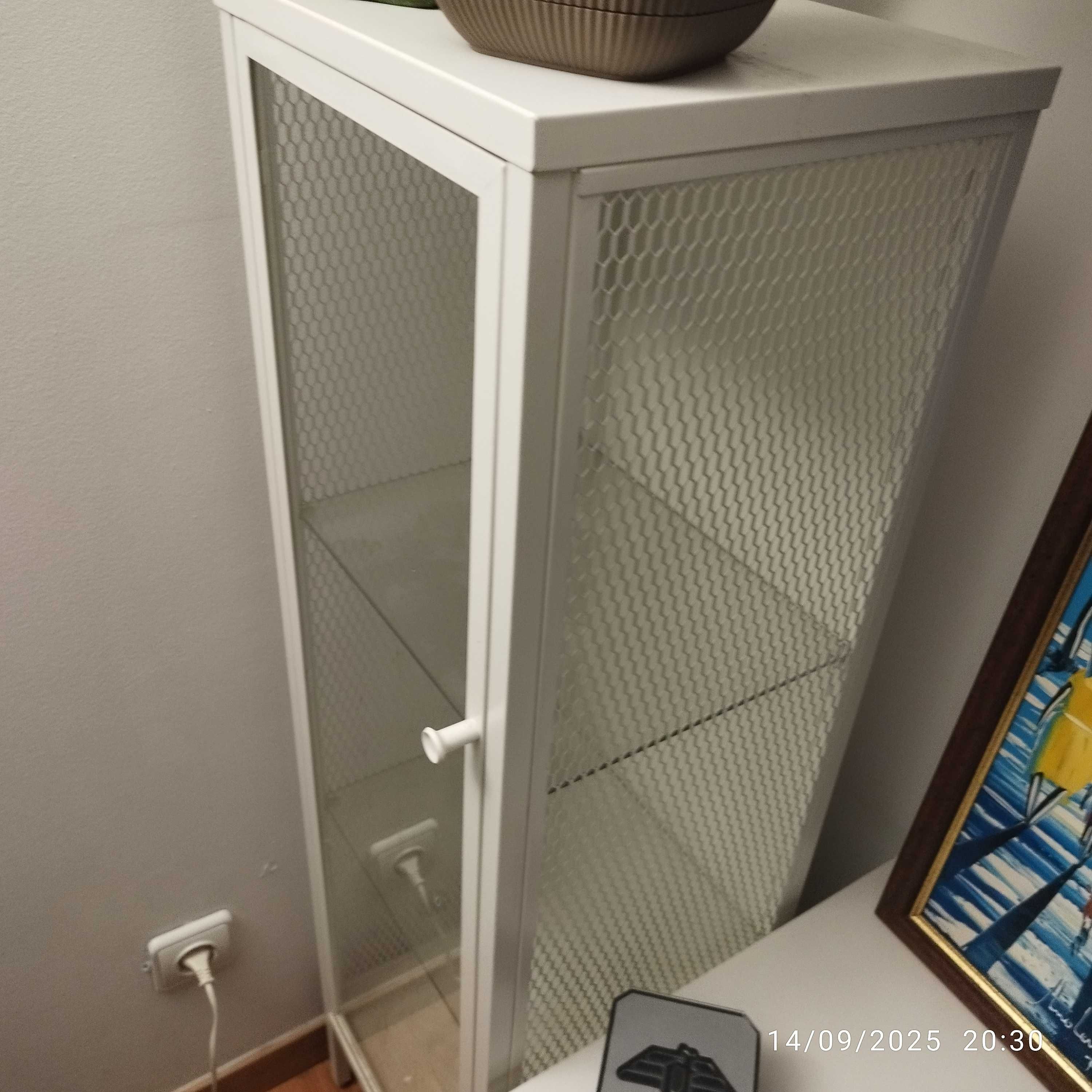 Vitrine IKEA como nova