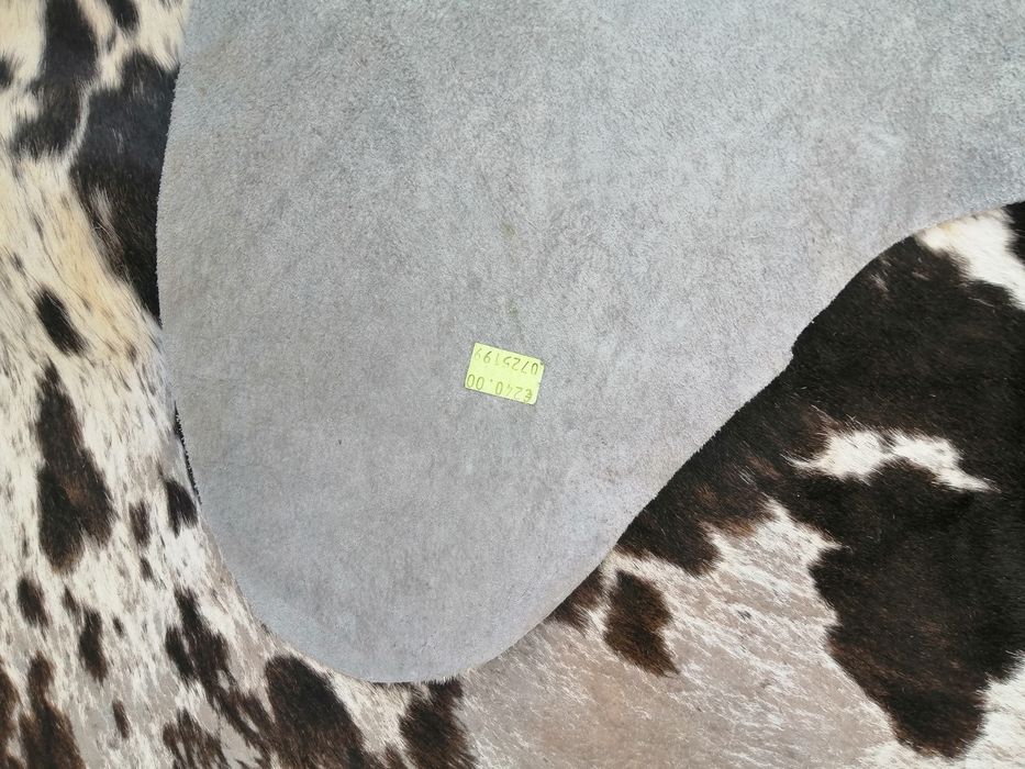 Carpete preta é branca