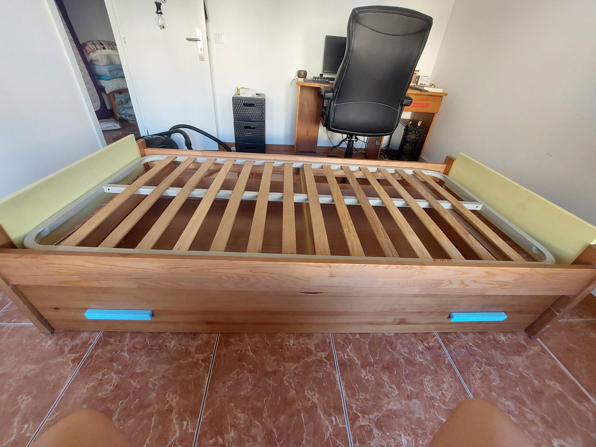 Cama de solteiro com gavetão por baixo + colchão viscoelástico próprio