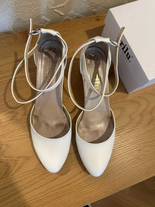 Buty ślubne BRILU czółenka, na słupku, białe, roz 42
