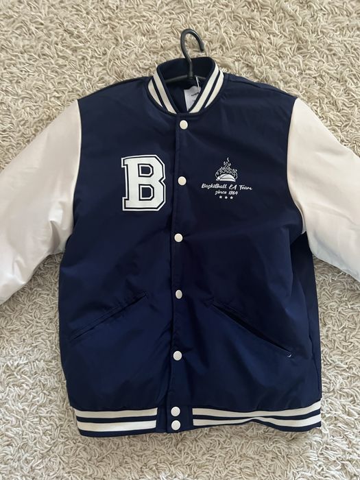 SaleКуртка Бомбер        .