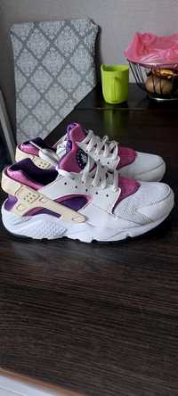 Кросівки жіночі NIKE AIR Huarache 37 розм. 24 см