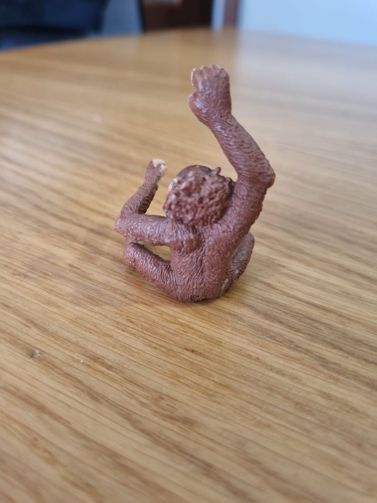 Mały orangutan schleich figurka