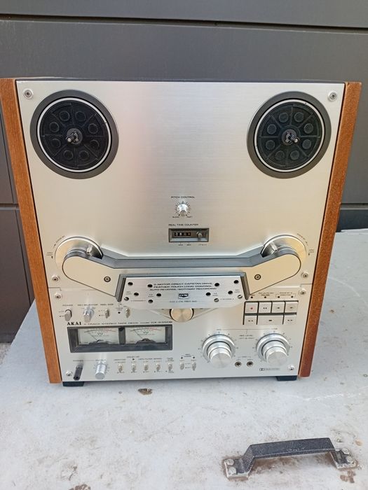 Продам бабинный магнитофон акай,япония