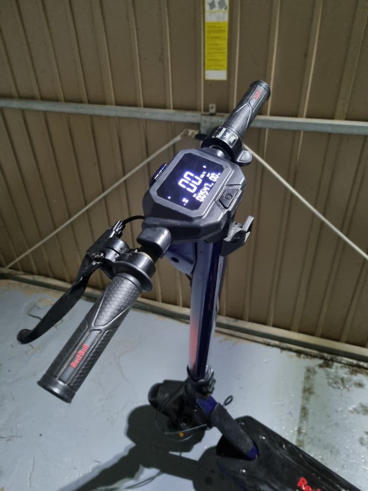 Sprzedam chulajnogę elektryczną red bul rancing 10 pro