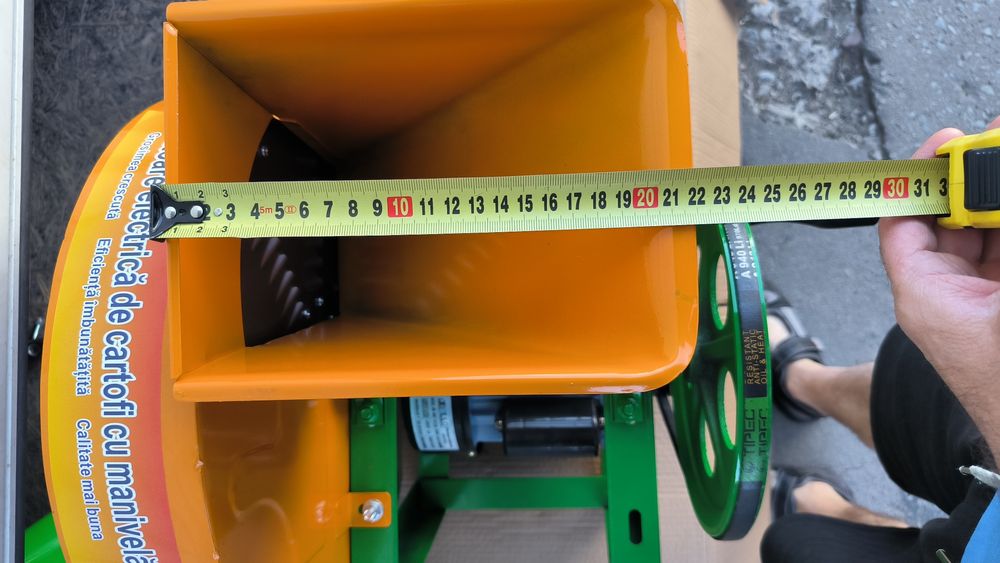 Корморізка ручна та електрична, корморезка электрическая, терка.