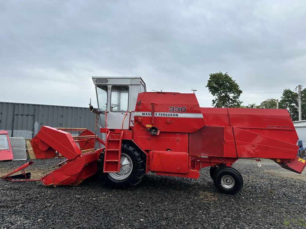 Комбайн зернозбиральний Massey Ferguson 330