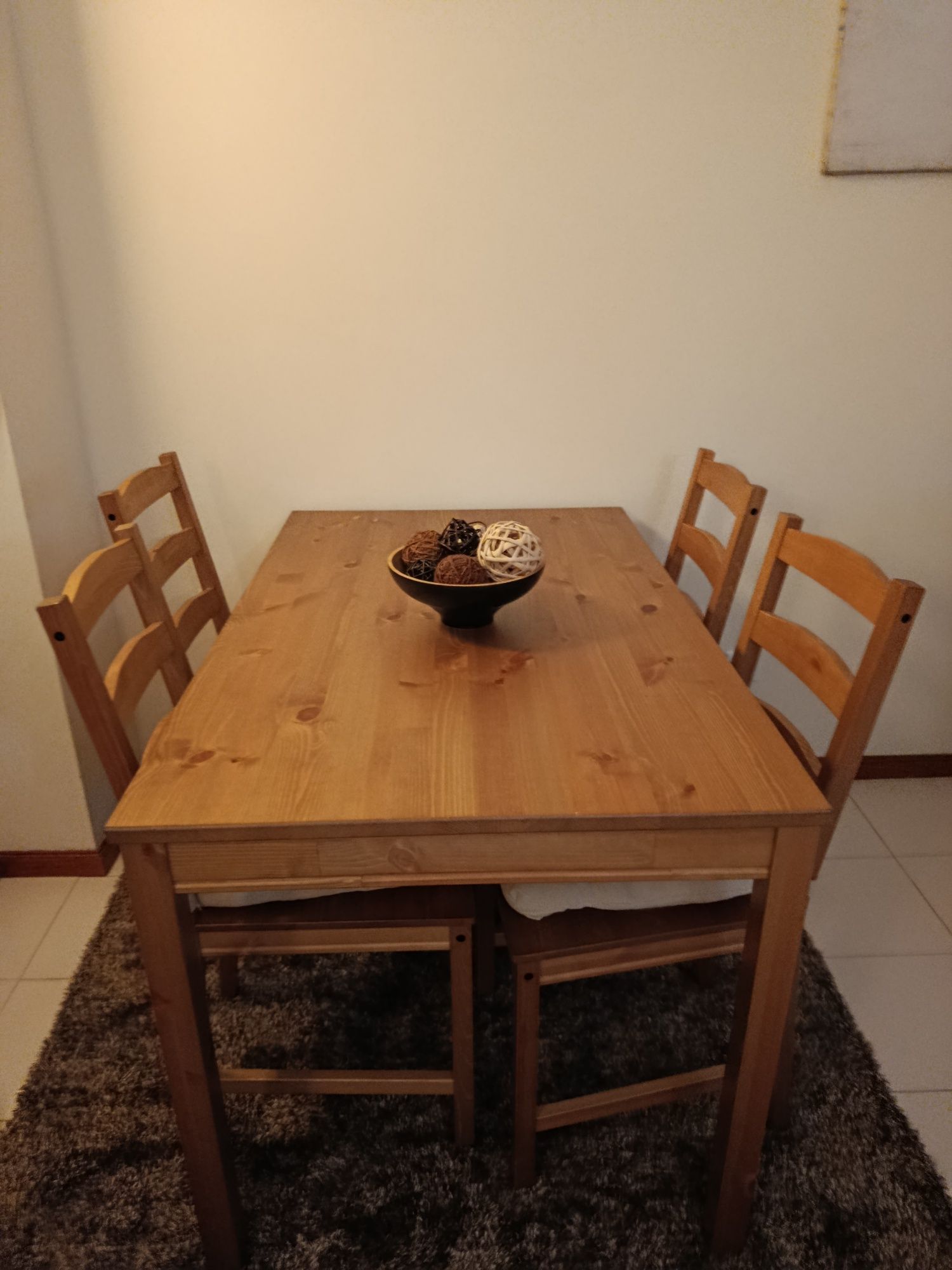 Mesa de sala e cadeiras IKEA