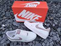 Nike Air Force.
