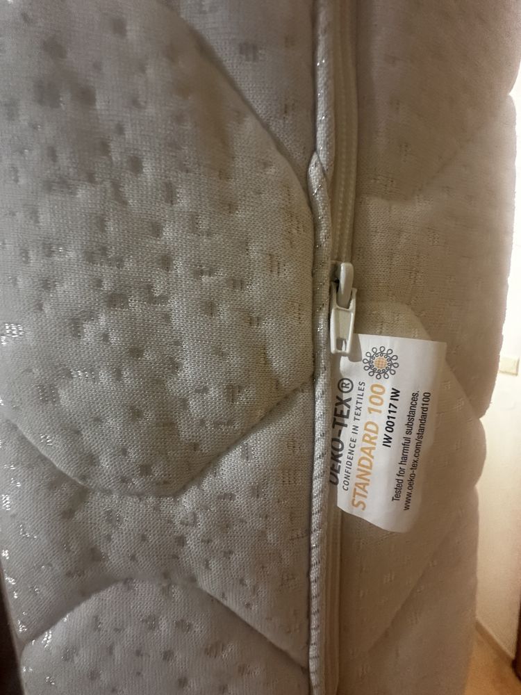 Materac 160x200 - stan bardzo dobry. Srednio twardy. Czysty.