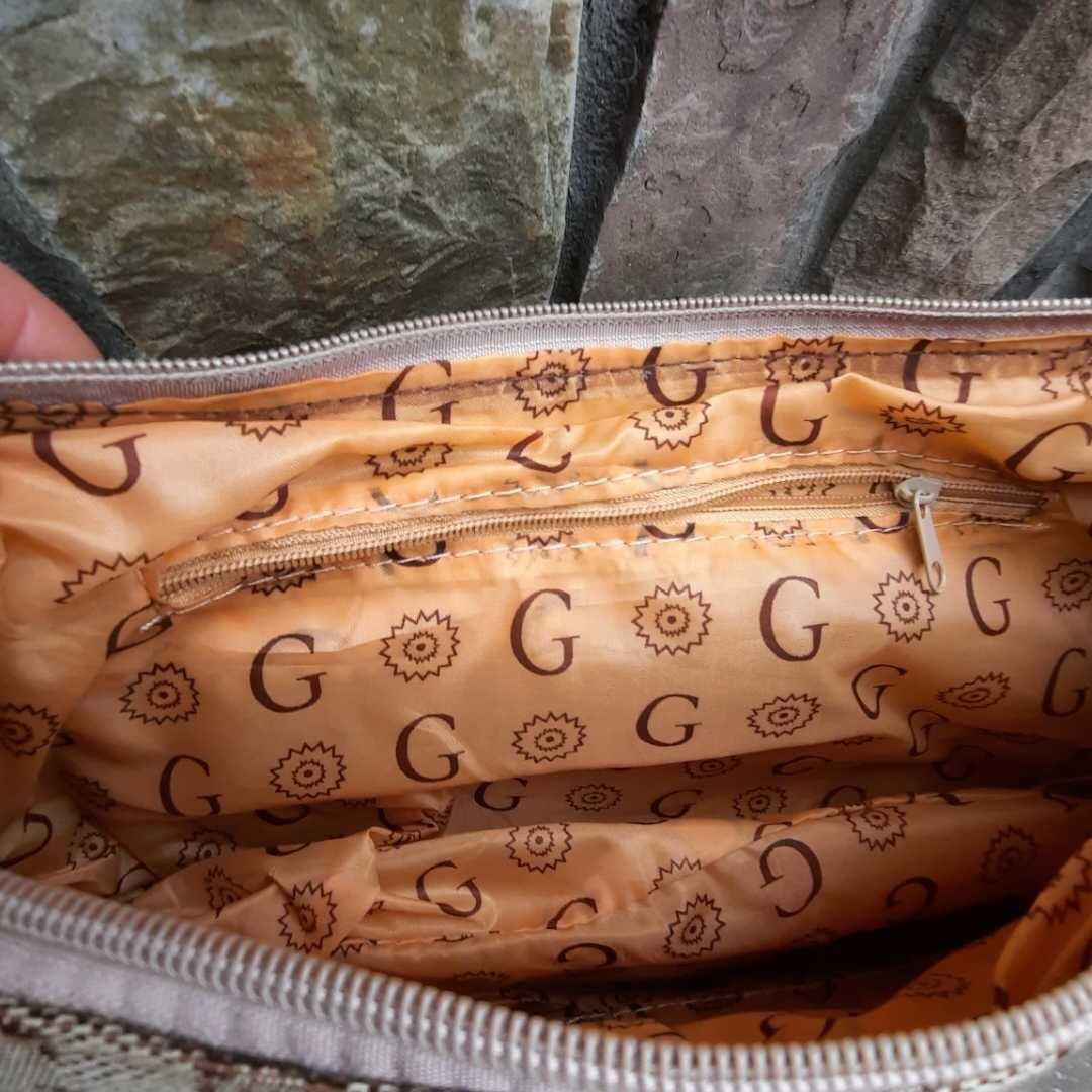 Жіноча модна сумочка Gucci.