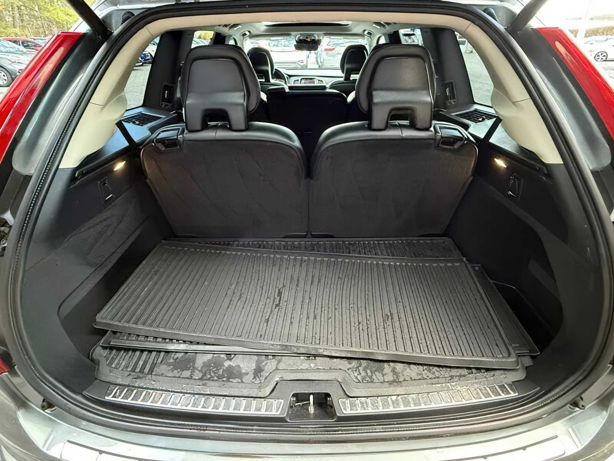 Volvo XC90    2017