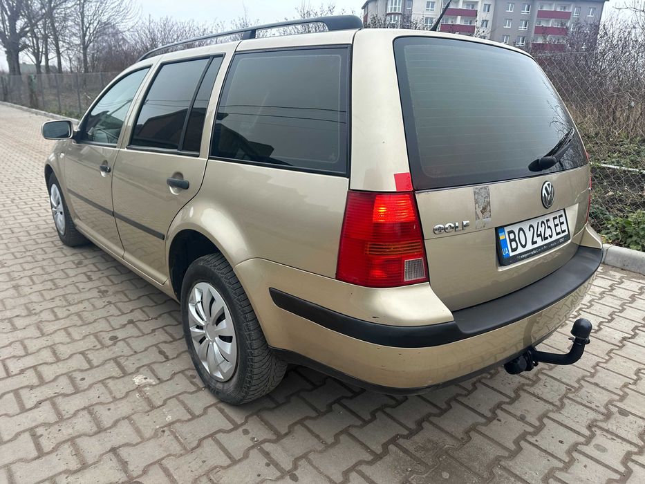 Фольксваген Гольф  1.6 АКПП