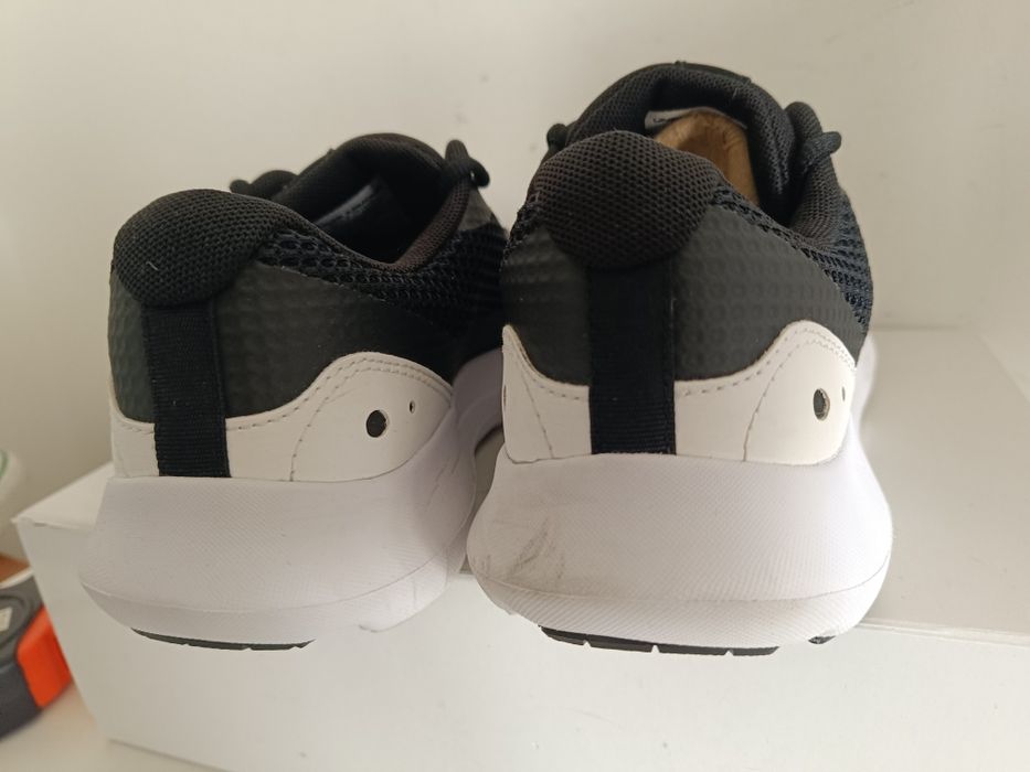 Under Armour r.42 (26 cm)  buty sportowe męskie