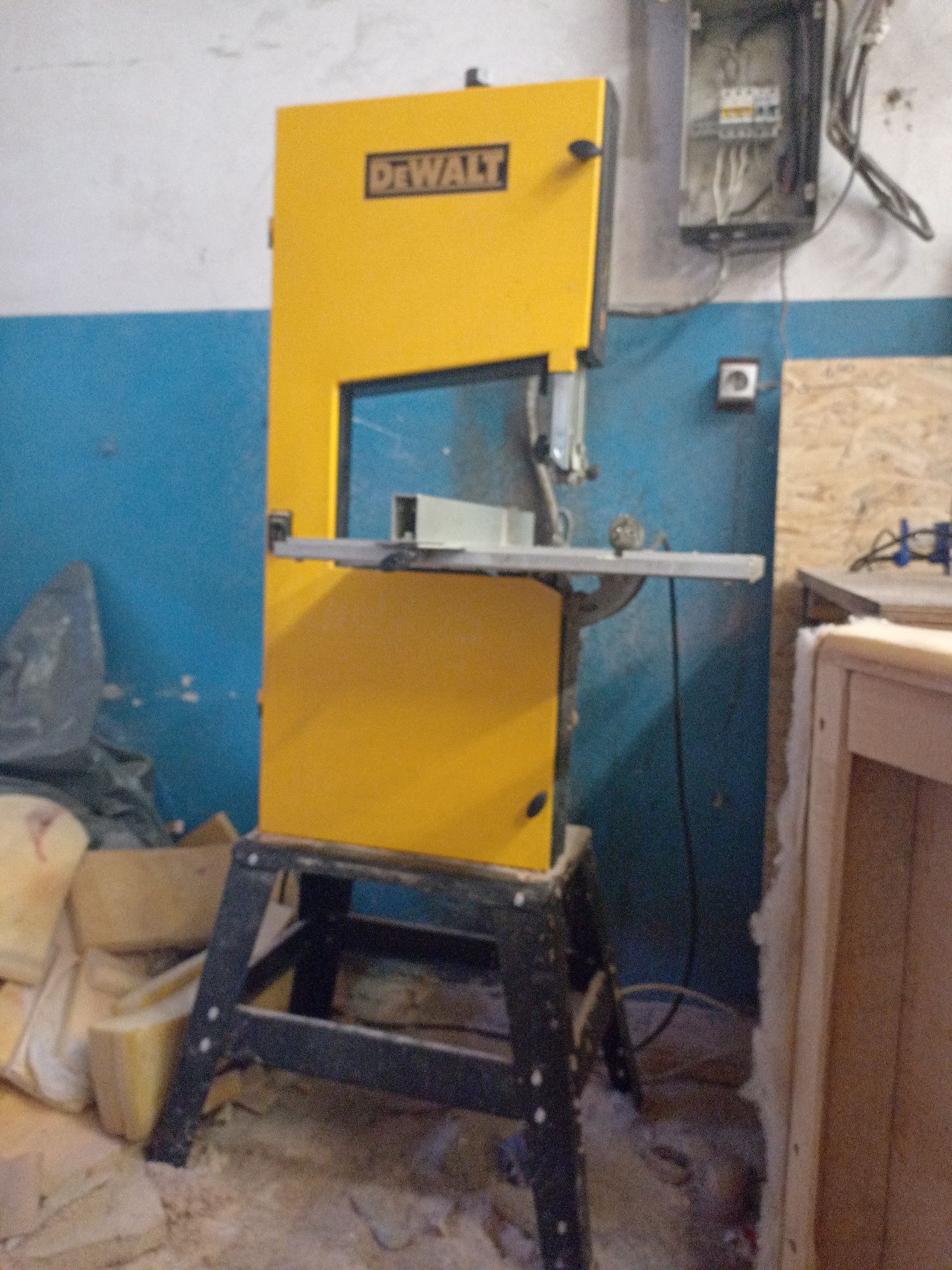 Стрічкова (ленточная) пила DeWALT DW876