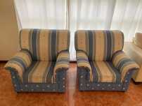 Terno de sofas.