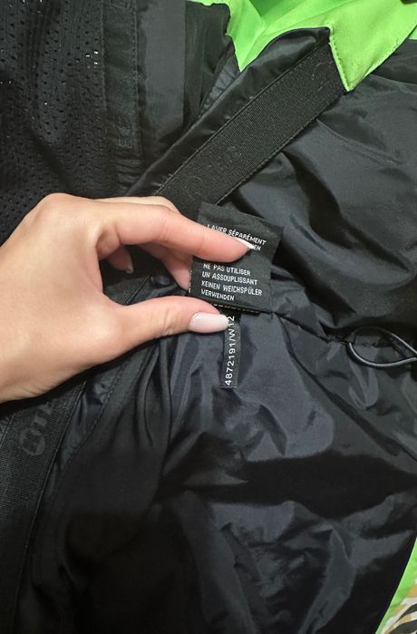 Лижна куртка в ідеальному стані зелена розмір М