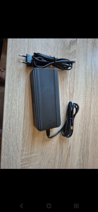 Ładowarka do roweru elektrycznego