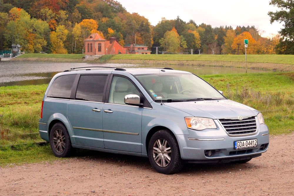 Chrysler Town & Country Limited 4.0L LPG, 7-osobowy, obracane fotele + stolik