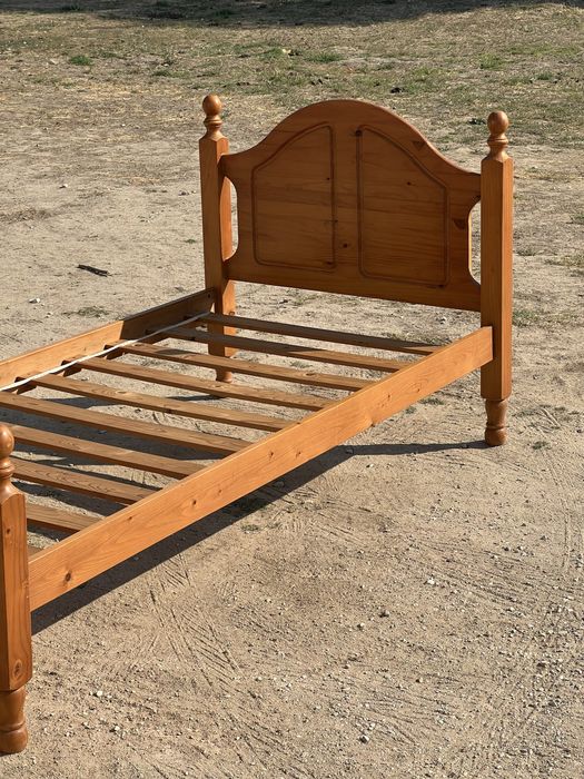 Cama de Pinho Mel