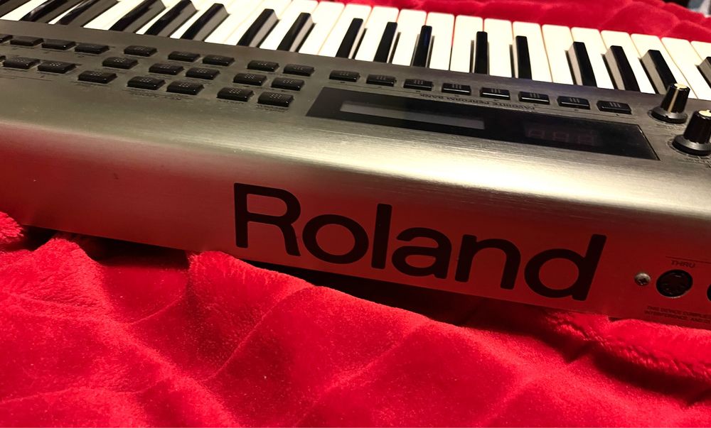 Roland RS-5 64 voice synthesizer