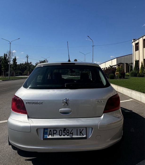 Автомобіль Pegeout 307