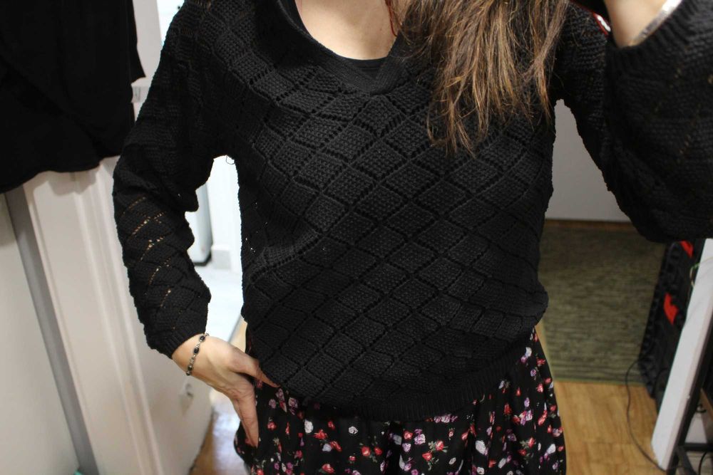 czarny, ażurowy sweter z kołnierzykiem S