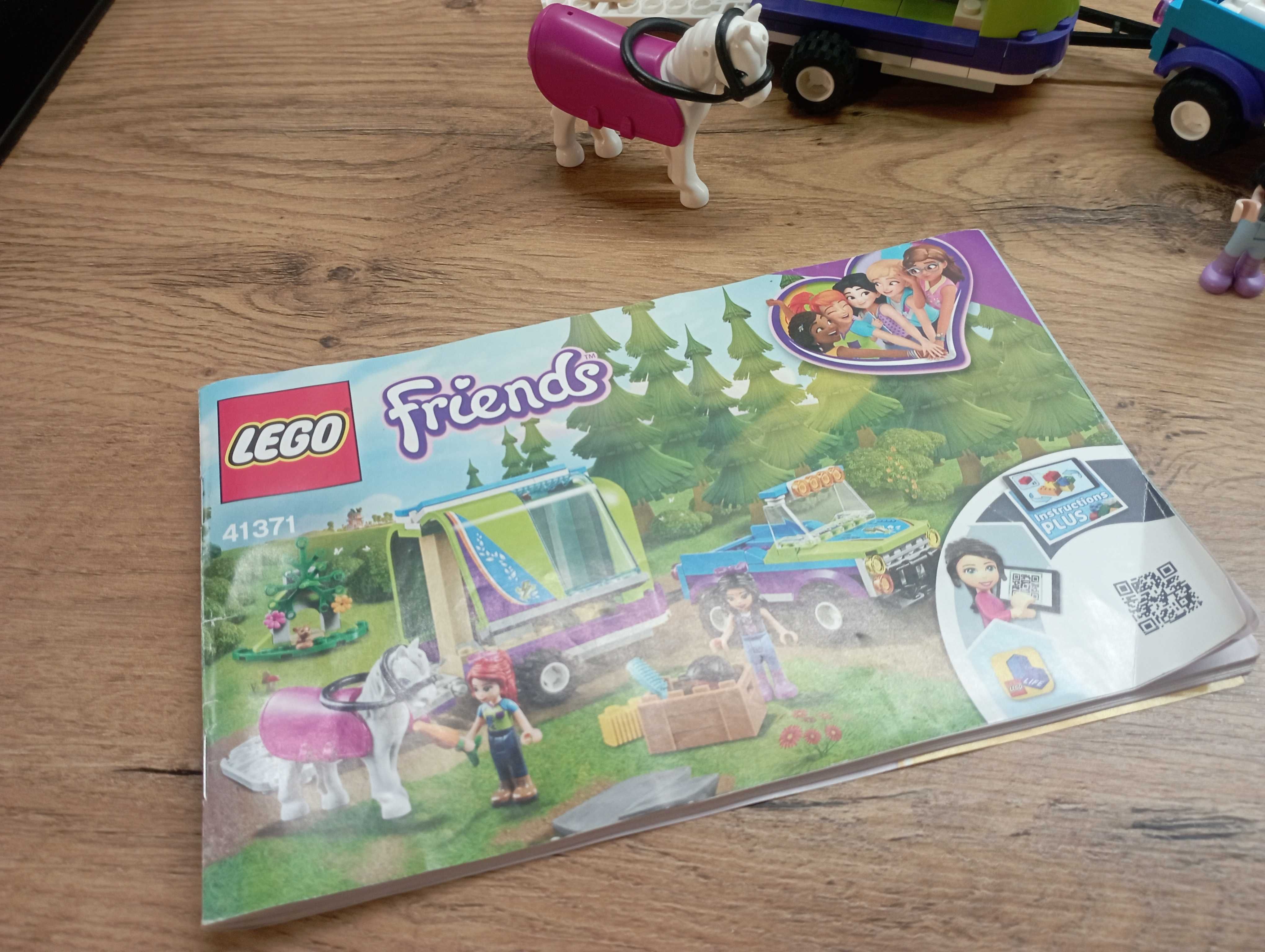 LEGO Friends 41371 Przyczepa dla konia Mii