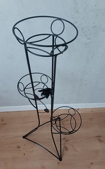 Kwietnik stojący