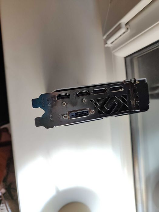 Продам відеокарту RX 580 8GB Sapphire Nitro+ у відмінному стані.