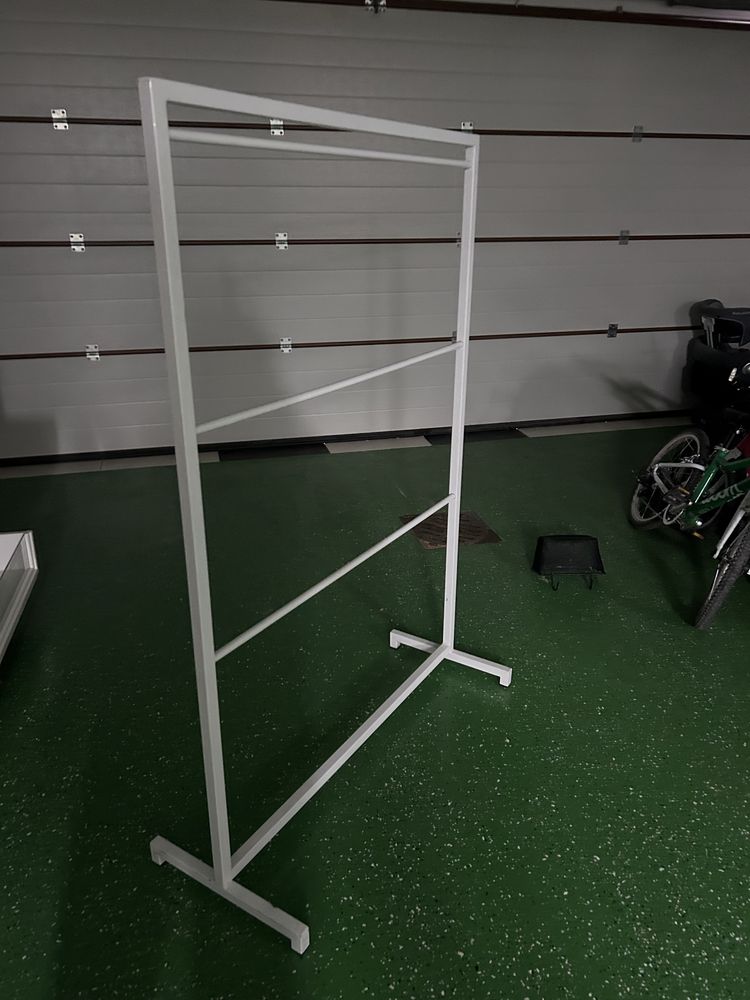 Wieszak sklepowy bardzo solidny