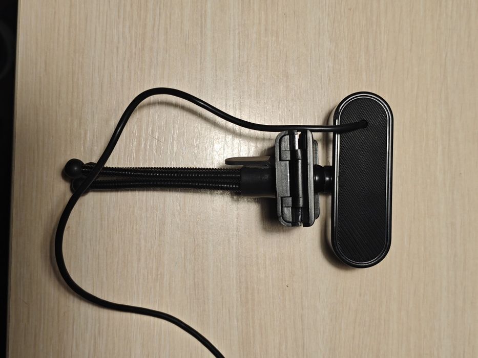 Веб-камера універсальна з триногою 1980х1080