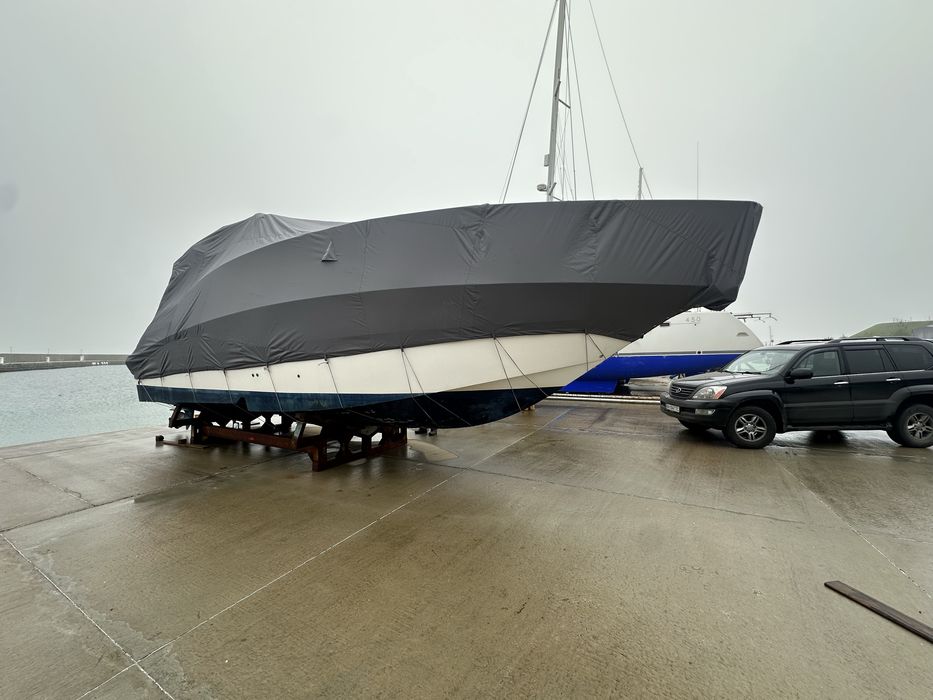 Пошив тентов для лодок  а так же перешивка сидений.