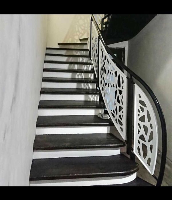 Сходи металеві, каркаси металеві для сходів, перила