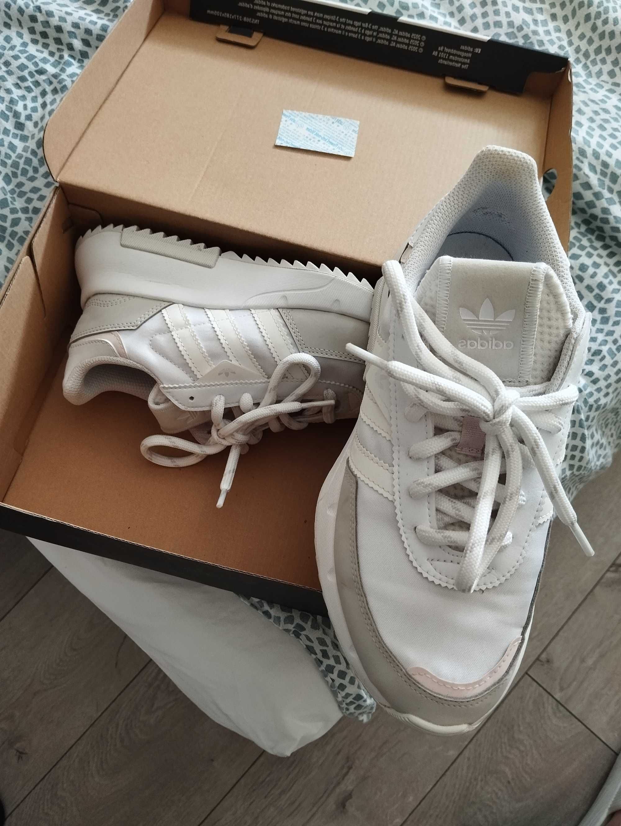 Кросівки Adidas Originals
Retropy F2