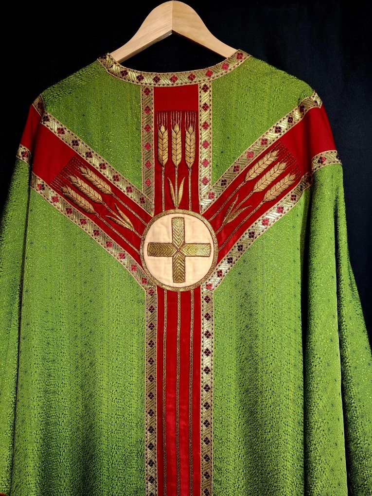 Ornat semigotycki w kolorze zielonym ze stułą