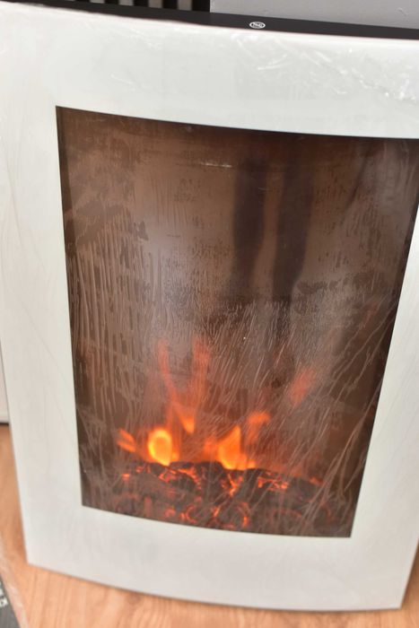 Lausanne Vertical Kominek elektryczny Klarstein wiszący naścienny