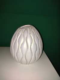 Biały wazon ceramiczny