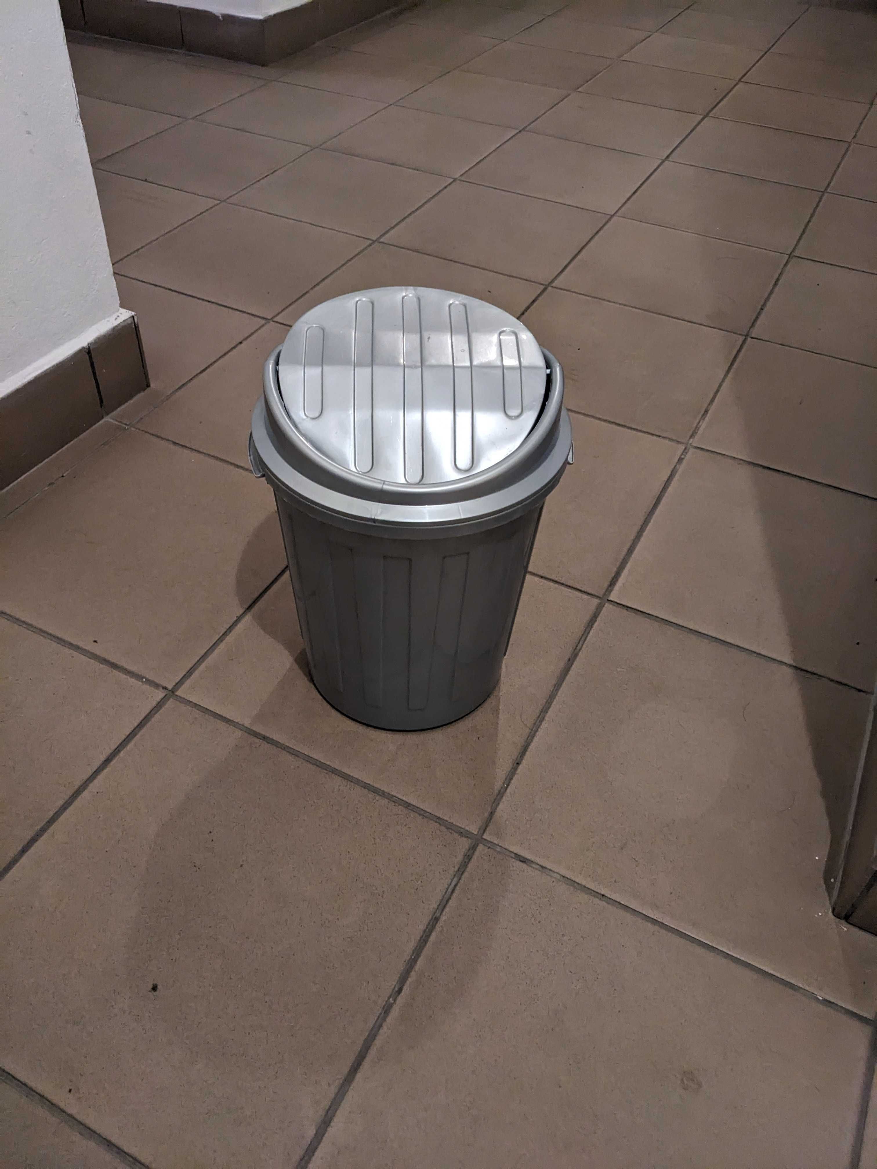 Kosz na śmieci około 10 - 11 litrów