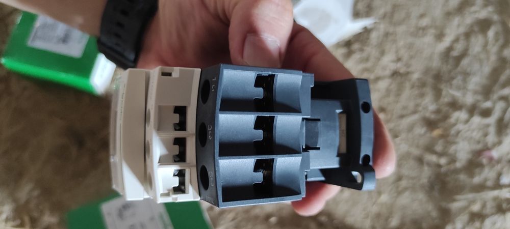 контактор Schneider Electric TeSys LC1D32