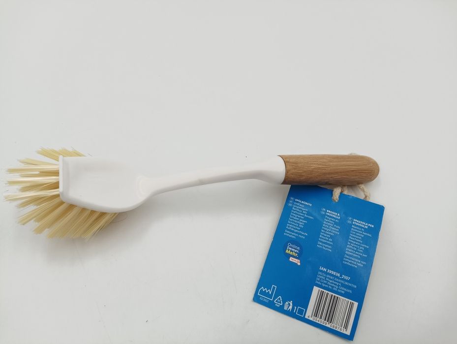 Szczotka do czyszczenia z drewnianą rączką