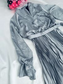 Srebrna plisowana sukienka z długim rękawem w rozmiarze 46 Boohoo