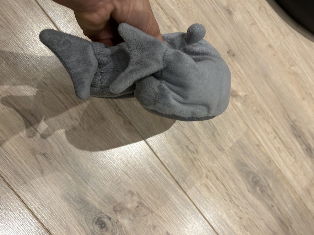 Kapcie r 28 antypoślizgowe ciepłe rekiny h&m