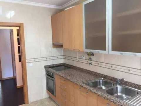 Apartamento T2 em Eiras para arrendamento