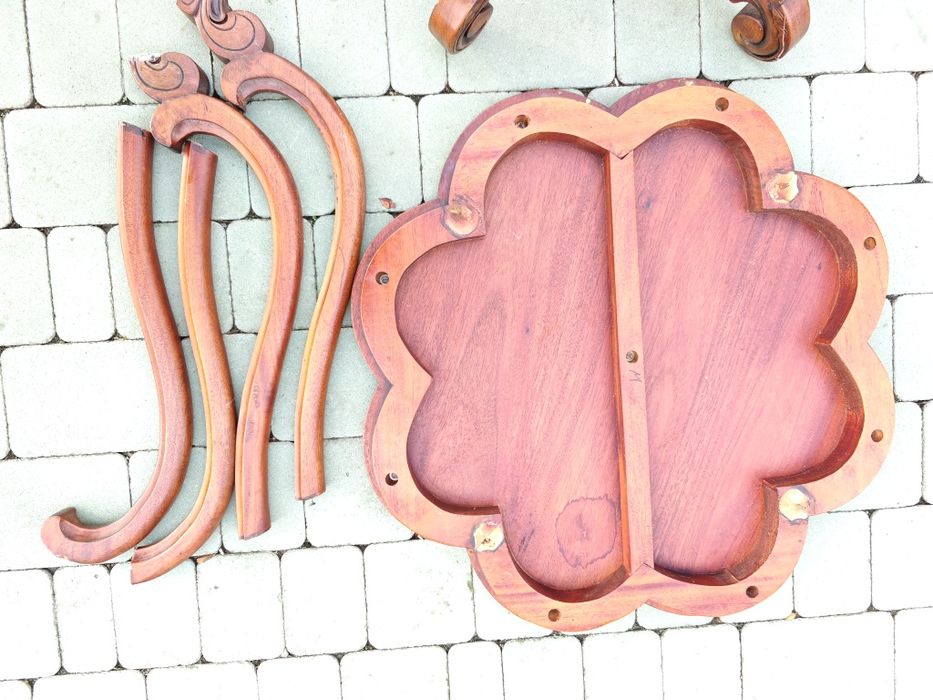 Столик в стилі рококо