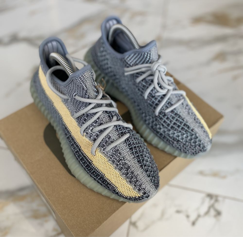 Yeezy 350 Ash Blue us7 original adidas yezzy изи женские